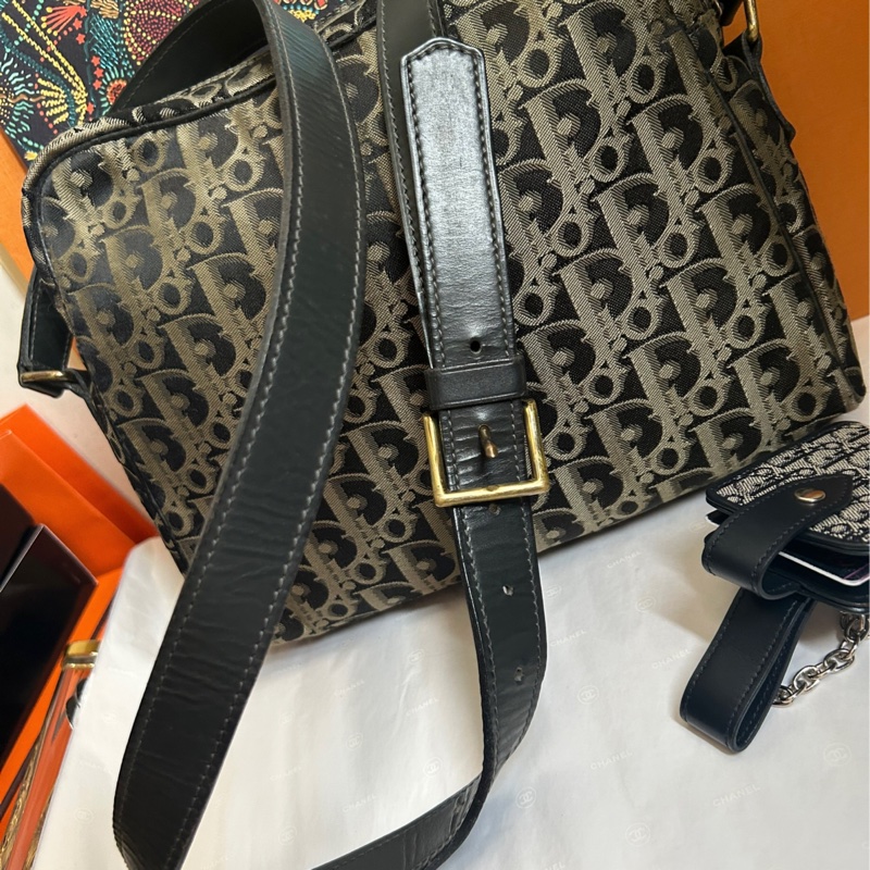 Dior *銀絲刺繡滿版D +扣式（卡）耳機包*斜背包組合👩🏻‍🦰這是稀有Vintage 古董款！#贈D小logo短鍊-17