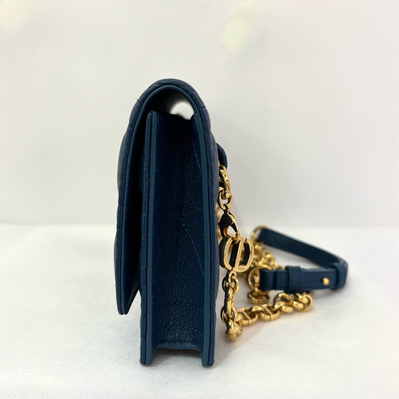 DIOR Caro藍羊皮金釦鍊帶腰包-3