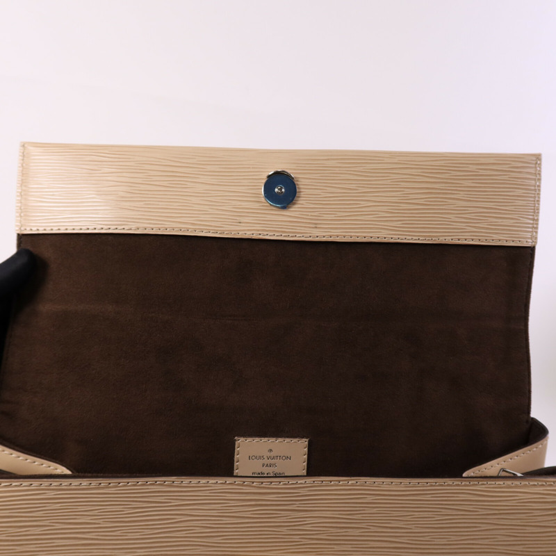 LOUIS VUITTON Epi Cluny MM銀扣手挽肩背兩用袋-16