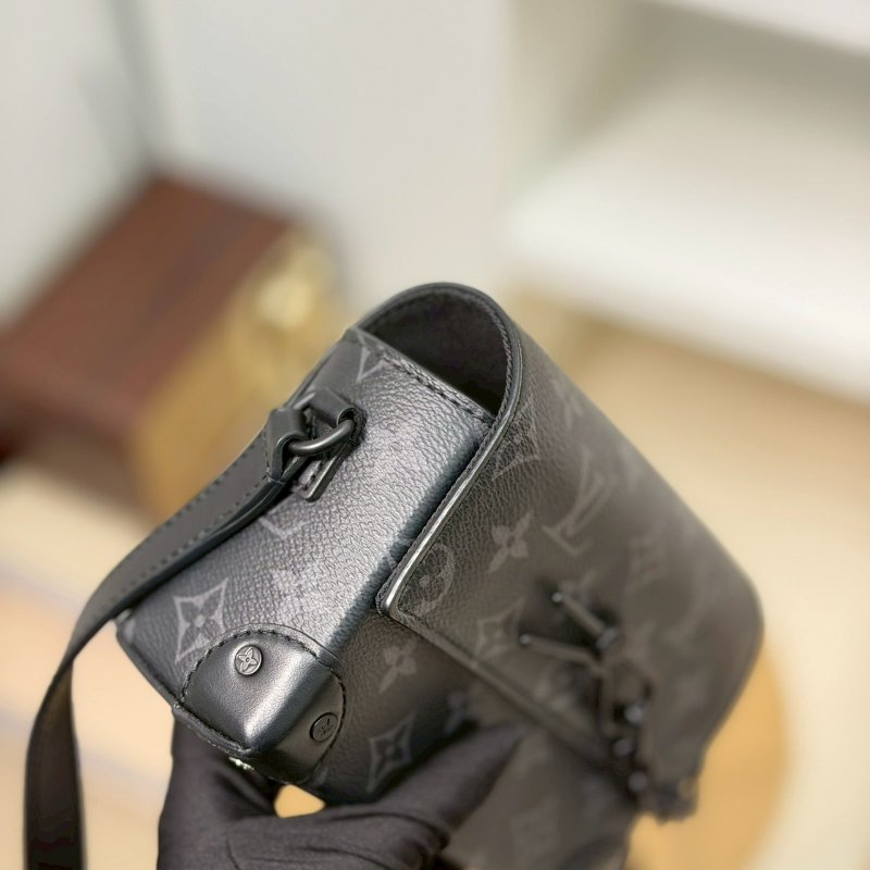 (送男友禮物首選！😍)🏷LV 路易威登．Steamer 黑老花盒子包 M81783-8