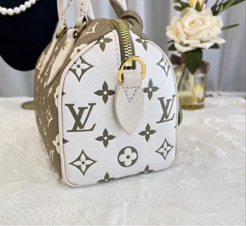 LV 酪梨綠拚白色 speedy20 春夏限定 芯片款20*13*12 99新 配件塵袋-3