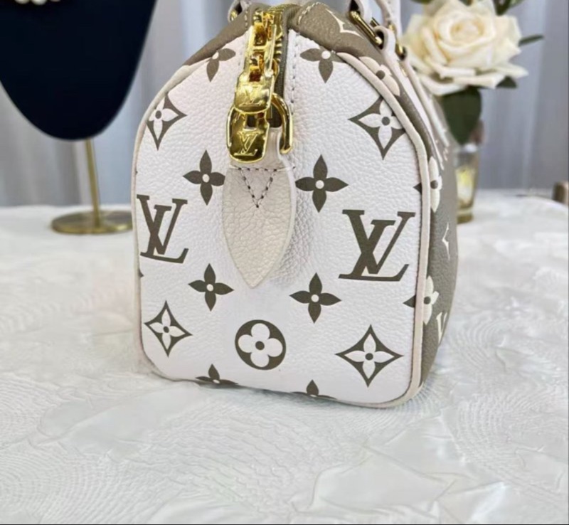 LV 酪梨綠拚白色 speedy20 春夏限定 芯片款20*13*12 99新 配件塵袋-5