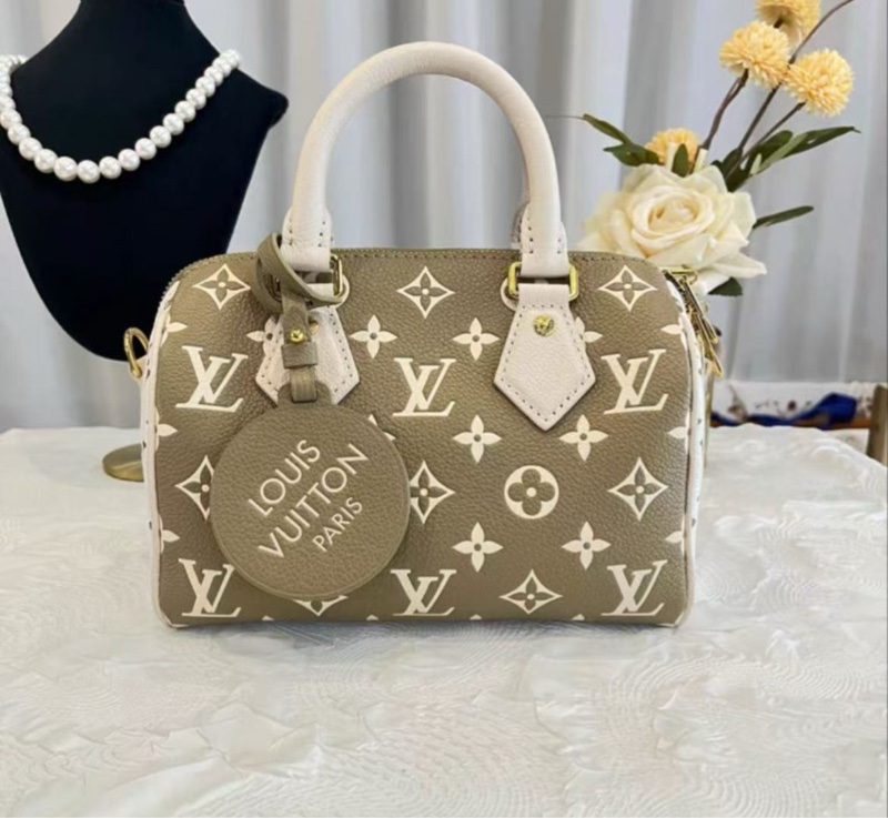 LV 酪梨綠拚白色 speedy20 春夏限定 芯片款20*13*12 99新 配件塵袋-6
