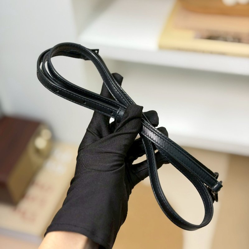 (稀有So Black！好帥😎🖤)🏷YSL 聖羅蘭．Loulou Toy 方胖子-20