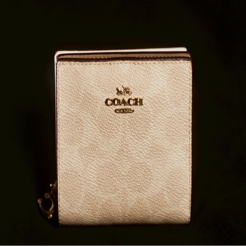 COACH 緹花LOGO防刮皮革釦式拉鍊袋短夾-灰褐