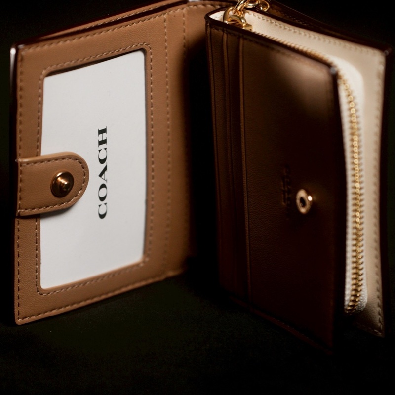 COACH 緹花LOGO防刮皮革釦式拉鍊袋短夾-灰褐-2