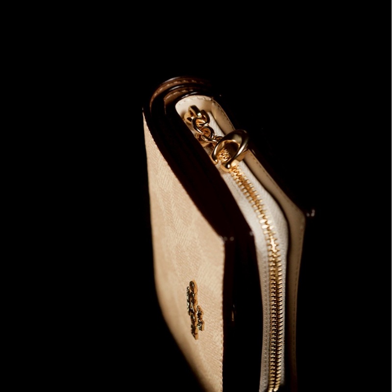 COACH 緹花LOGO防刮皮革釦式拉鍊袋短夾-灰褐-4