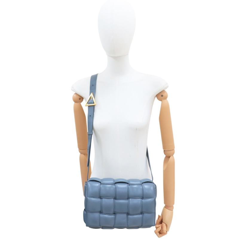 灰色 羊皮編織 Padded Cassette 枕頭包 肩背包【BOTTEGA VENETA BV 寶緹嘉】 717506-9