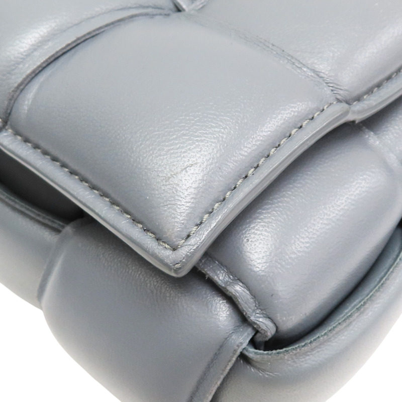 灰色 羊皮編織 Padded Cassette 枕頭包 肩背包【BOTTEGA VENETA BV 寶緹嘉】 717506-10
