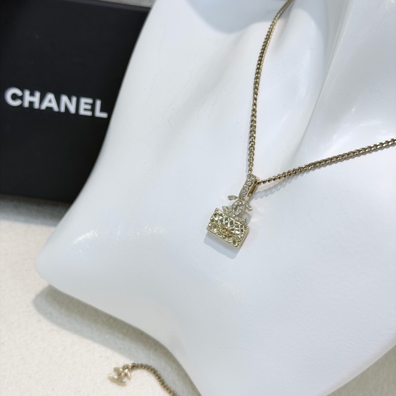 Chanel 23B 金色CF包包雙C水鑽項鏈 XB851-0