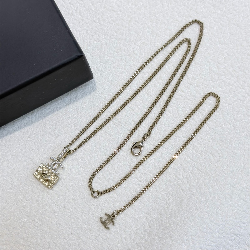 Chanel 23B 金色CF包包雙C水鑽項鏈 XB851-1