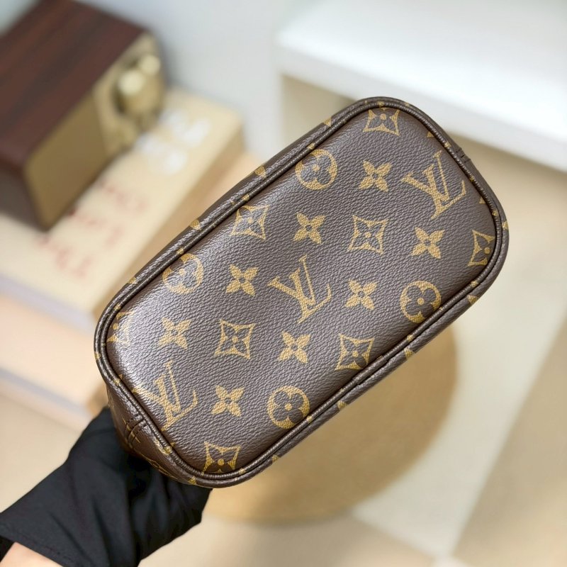 (稀有釋出、大全配✨)🏷LV 路易威登．Neverfull Inside Out MM 雙面小托特 芯片款 M28349-12