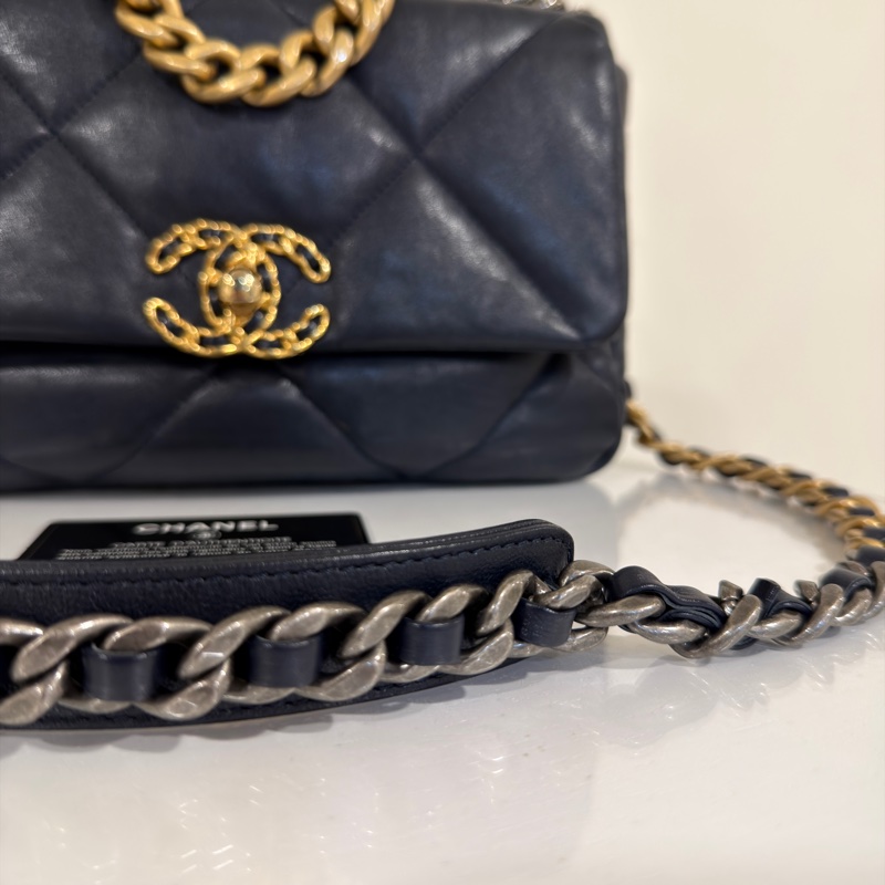 #99新閒置 #櫃上23萬 #全網最低💰 香奈兒深海藍19bag小號-9