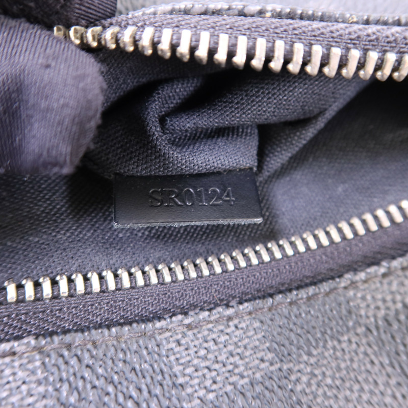 LOUIS VUITTON Damier Graphite Mick PM銀扣肩背袋-7