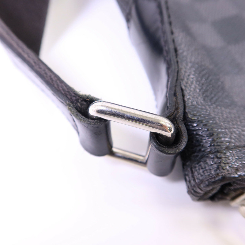 LOUIS VUITTON Damier Graphite Mick PM銀扣肩背袋-9