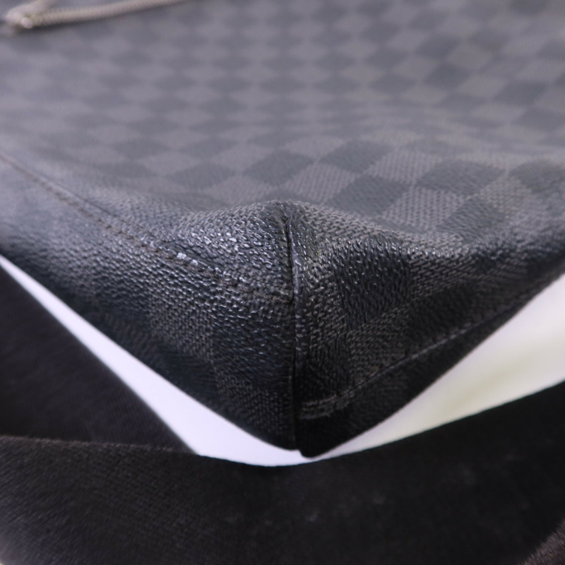 LOUIS VUITTON Damier Graphite Mick PM銀扣肩背袋-10