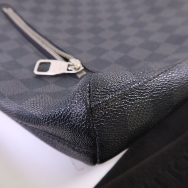 LOUIS VUITTON Damier Graphite Mick PM銀扣肩背袋-11