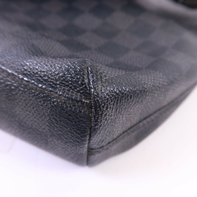 LOUIS VUITTON Damier Graphite Mick PM銀扣肩背袋-12