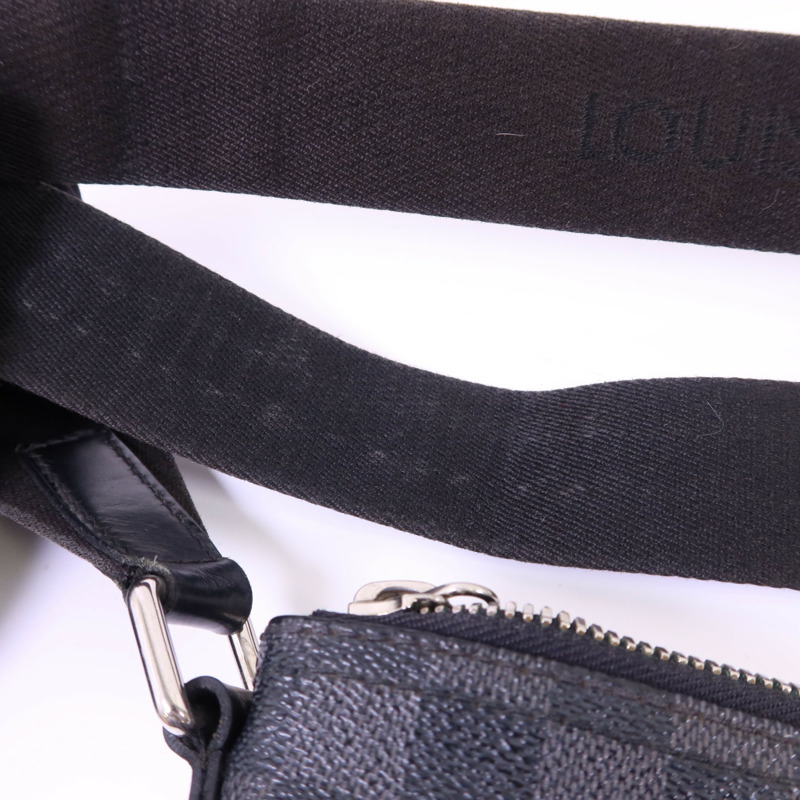 LOUIS VUITTON Damier Graphite Mick PM銀扣肩背袋-14