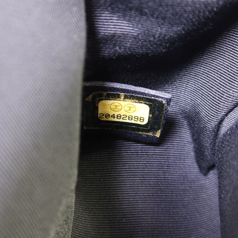 CHANEL 漆皮皮革Boy 20銀扣鏈帶肩背袋-8