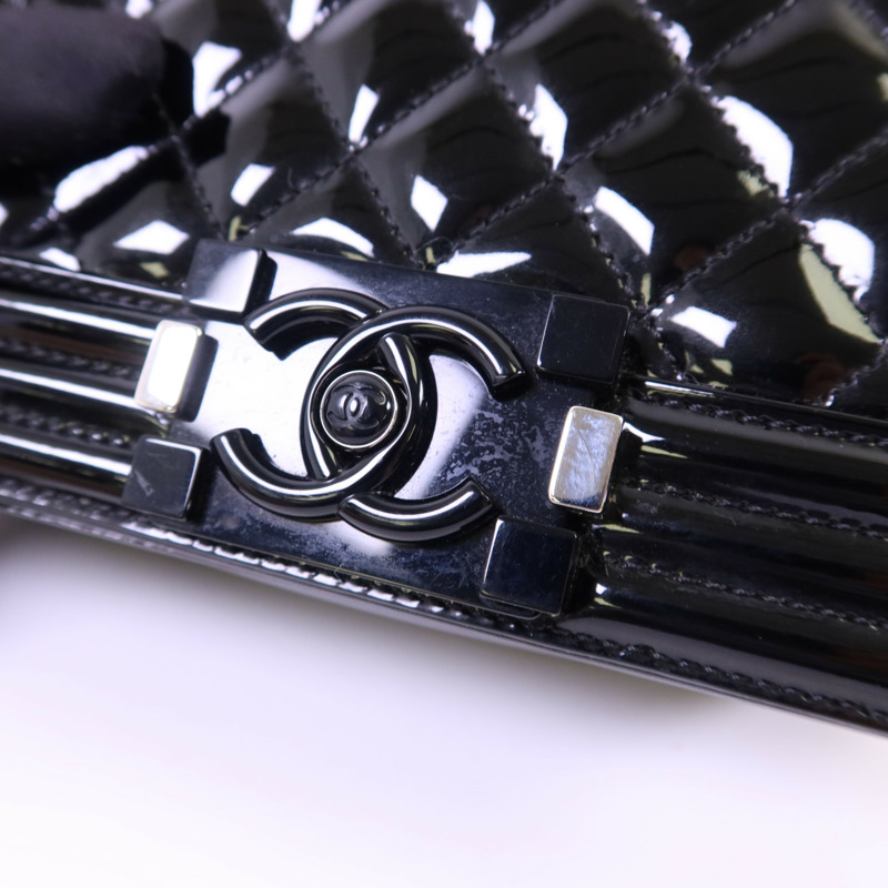 CHANEL 漆皮皮革Boy 20銀扣鏈帶肩背袋-11