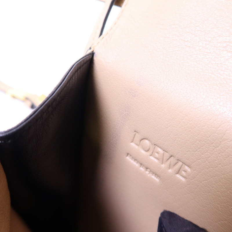 LOEWE 牛皮皮革Barcelona金扣肩背袋-17