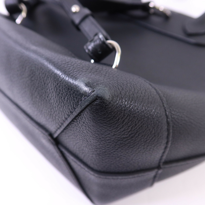 LOUIS VUITTON 牛皮皮革Lock Me Backpack銀扣背包-11