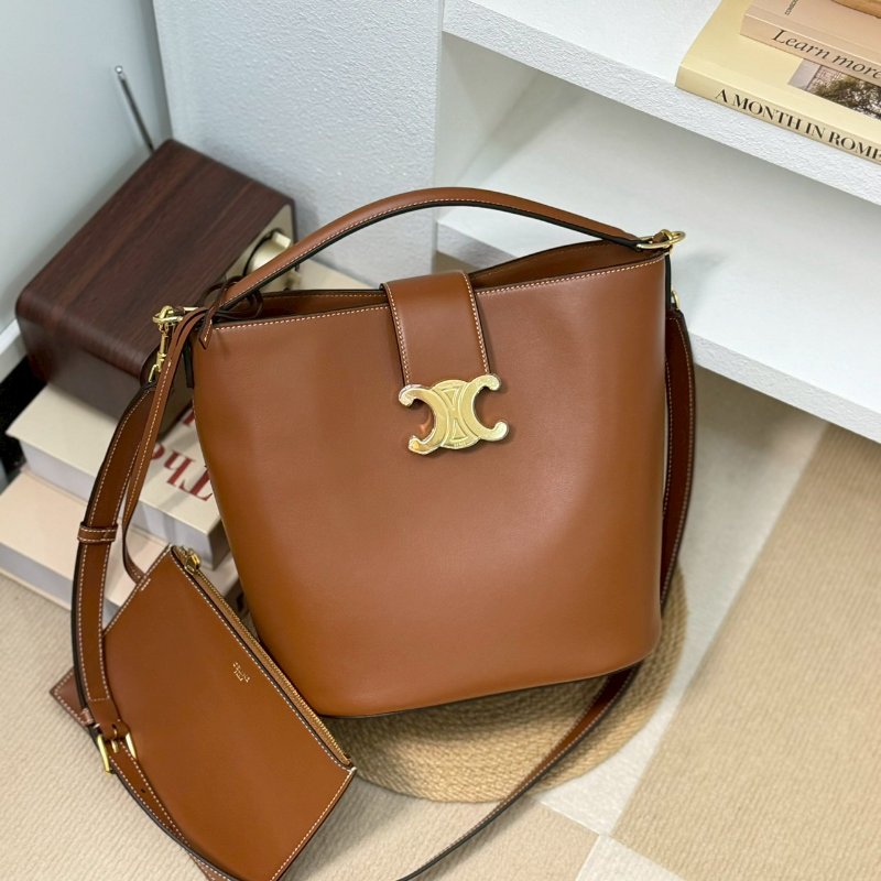 (全新未使用、膠膜未撕😍😍)🏷Celine 瑟琳．Louise 水桶包 中號/客人寄賣-0