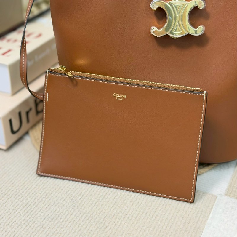 (全新未使用、膠膜未撕😍😍)🏷Celine 瑟琳．Louise 水桶包 中號/客人寄賣-14