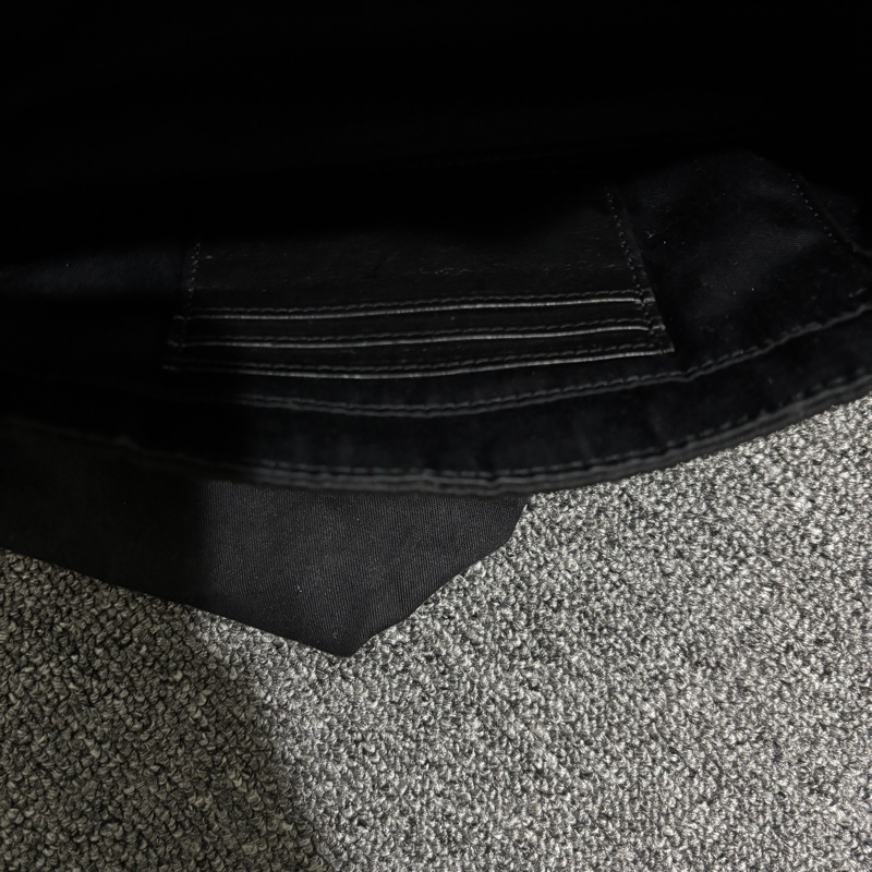 SAINT LAURENT YSL 可斜揹肩背 內裡有卡夾 正櫃購入九萬多-7