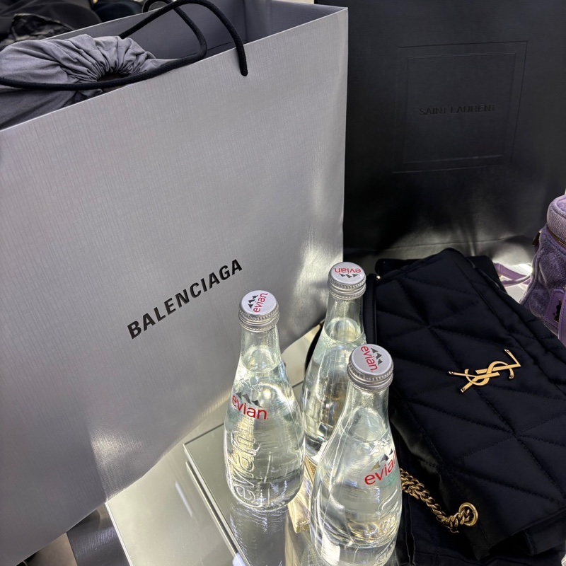 SAINT LAURENT YSL 可斜揹肩背 內裡有卡夾 正櫃購入九萬多-9