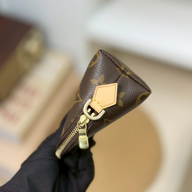 (全新未使用✨✨)🏷LV 路易威登．貝殼化妝包 M47515-3