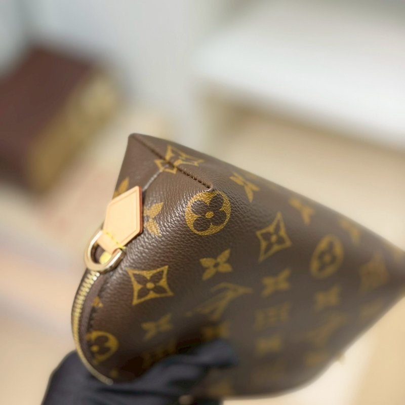 (全新未使用✨✨)🏷LV 路易威登．貝殼化妝包 M47515-4