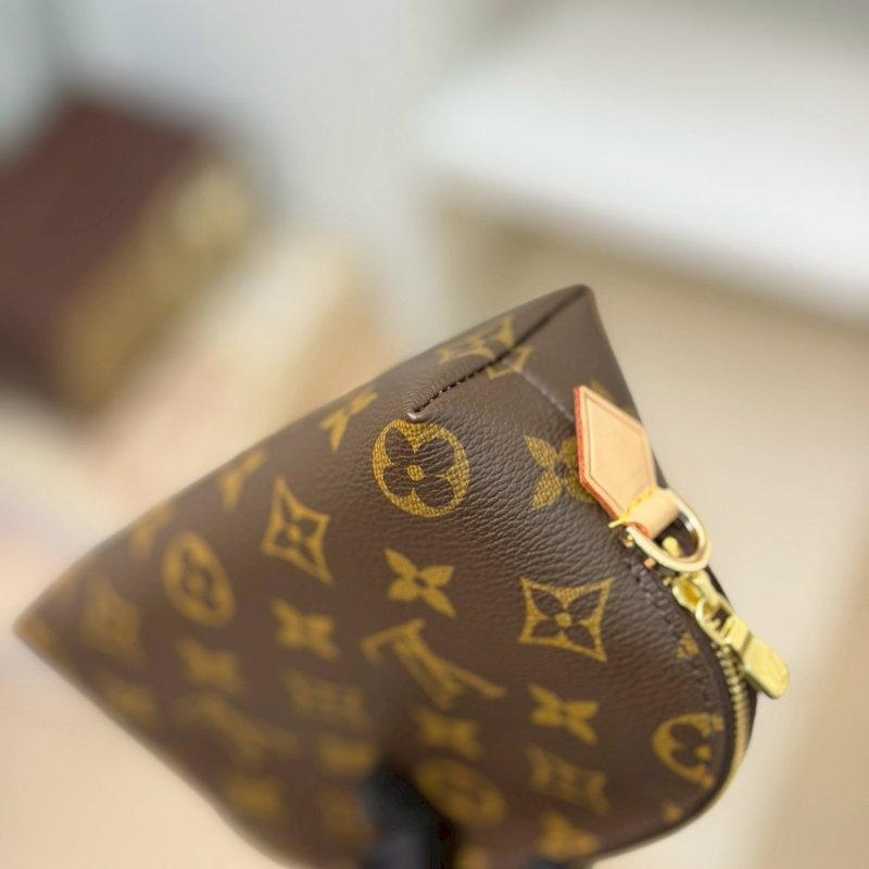 (全新未使用✨✨)🏷LV 路易威登．貝殼化妝包 M47515-5