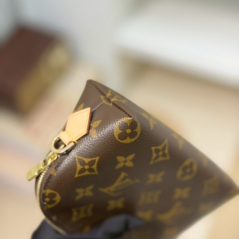 (全新未使用✨✨)🏷LV 路易威登．貝殼化妝包 M47515-6