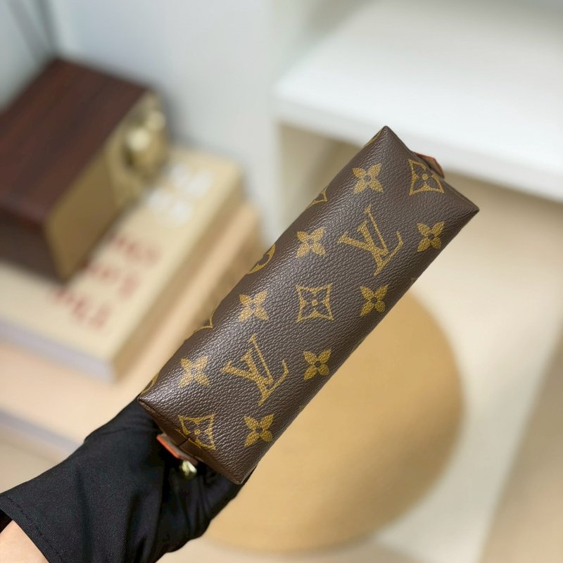 (全新未使用✨✨)🏷LV 路易威登．貝殼化妝包 M47515-8