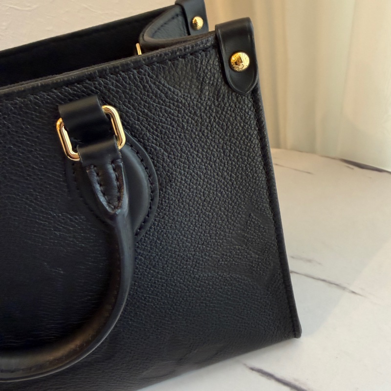 lv on the go pm .黑壓紋全真皮-5