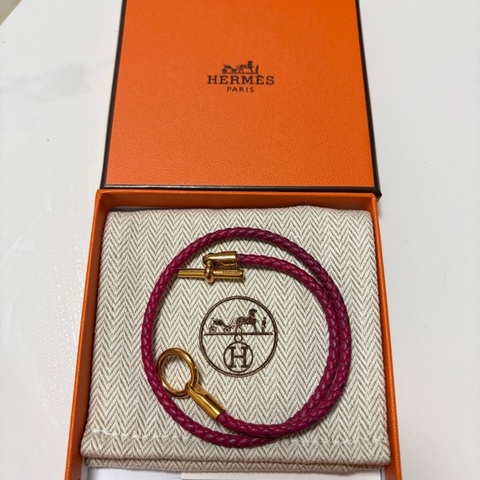 超值 愛馬仕 Hermès 愛馬仕 梅紅編織皮革雙圈手環｜金扣｜附盒/防塵袋