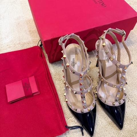 Valentino經典卯釘高跟鞋37