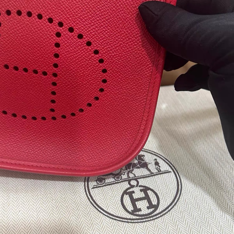 超值 9.9 成新 愛馬仕 Hermès Mini Evelyne TPM｜紅色系｜打孔H｜金扣｜斜背小包-5