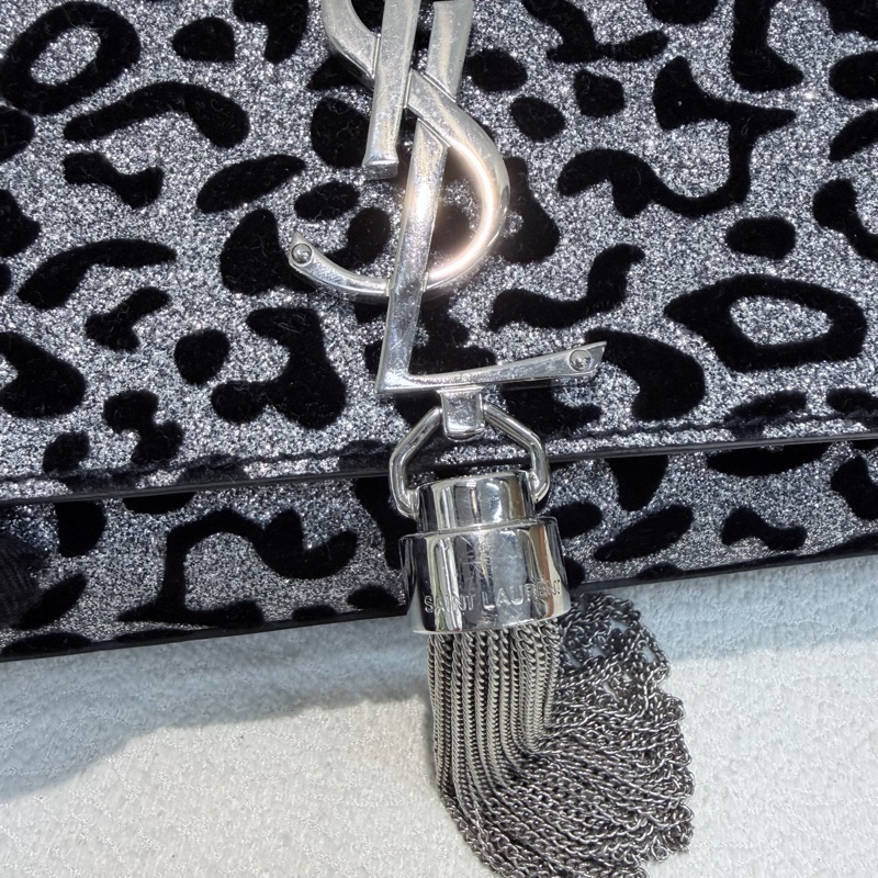 YSL 銀閃粉豹紋流蘇鏈條斜背包 X672-20