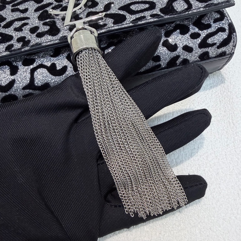 YSL 銀閃粉豹紋流蘇鏈條斜背包 X672-38