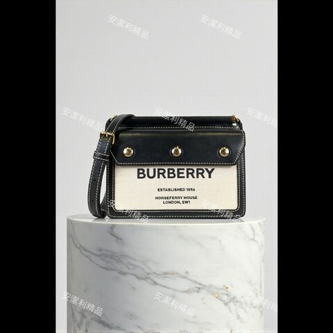 莉亞精品♡Burberry 黑色拼接斜背包 九新美包