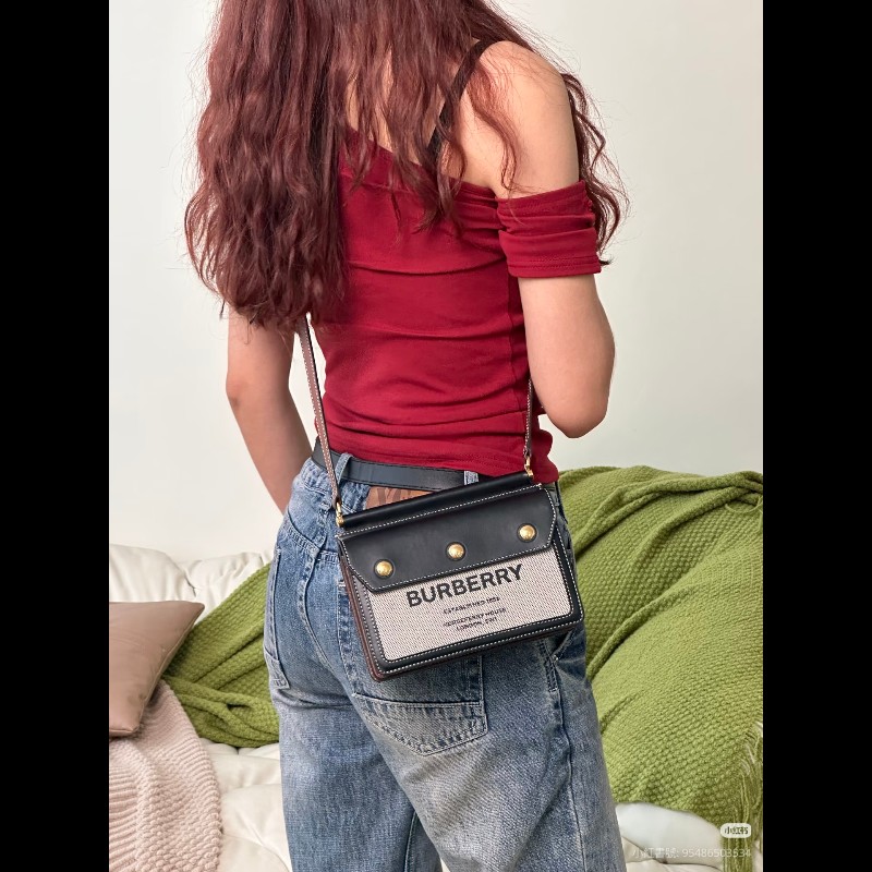 莉亞精品♡Burberry 黑色拼接斜背包 九新美包-2