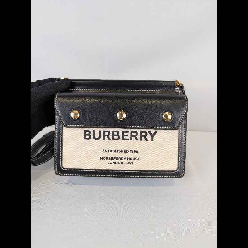 莉亞精品♡Burberry 黑色拼接斜背包 九新美包-4