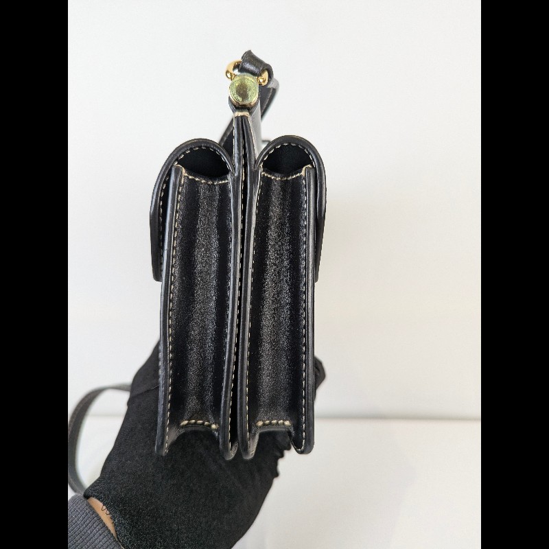 莉亞精品♡Burberry 黑色拼接斜背包 九新美包-6