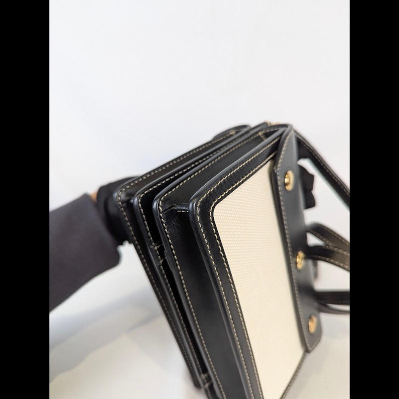 莉亞精品♡Burberry 黑色拼接斜背包 九新美包-10