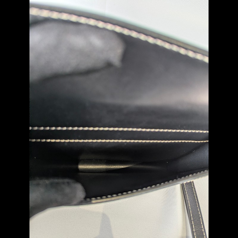 莉亞精品♡Burberry 黑色拼接斜背包 九新美包-17