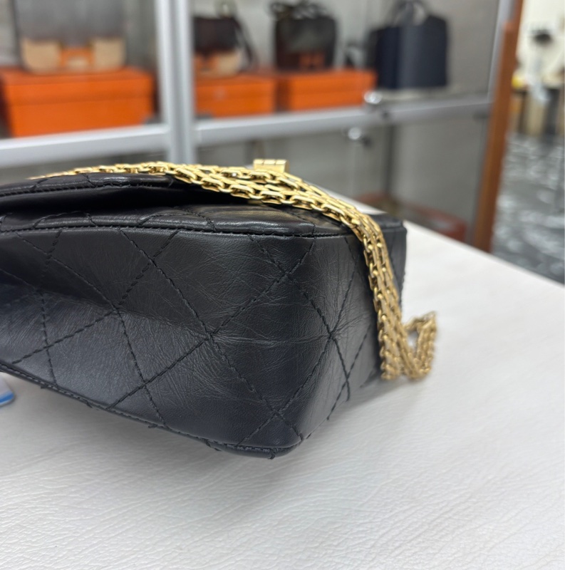 Chanel 黑金2.55 手機包-5