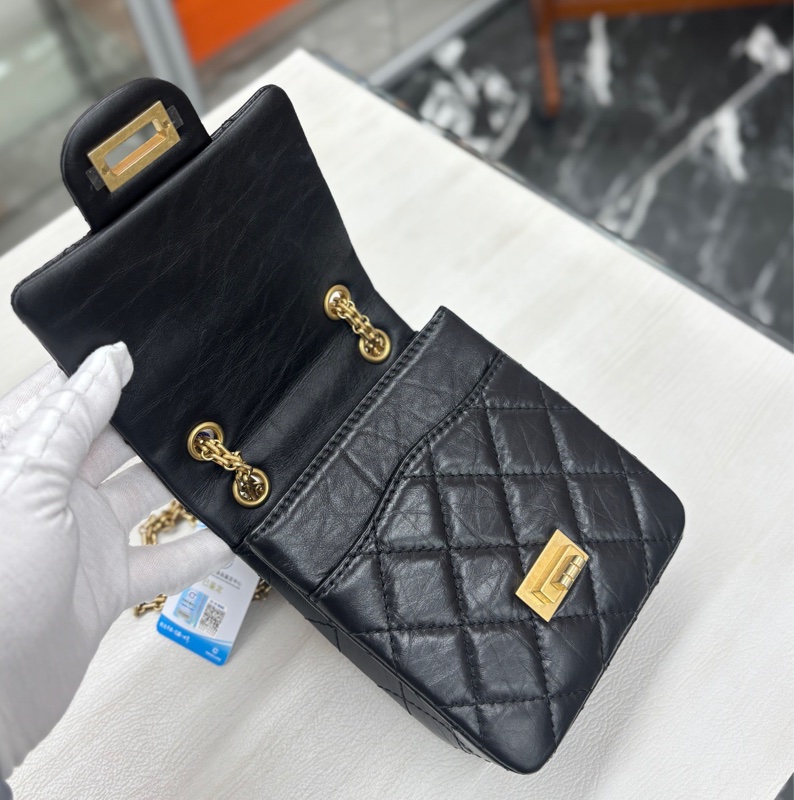 Chanel 黑金2.55 手機包-7